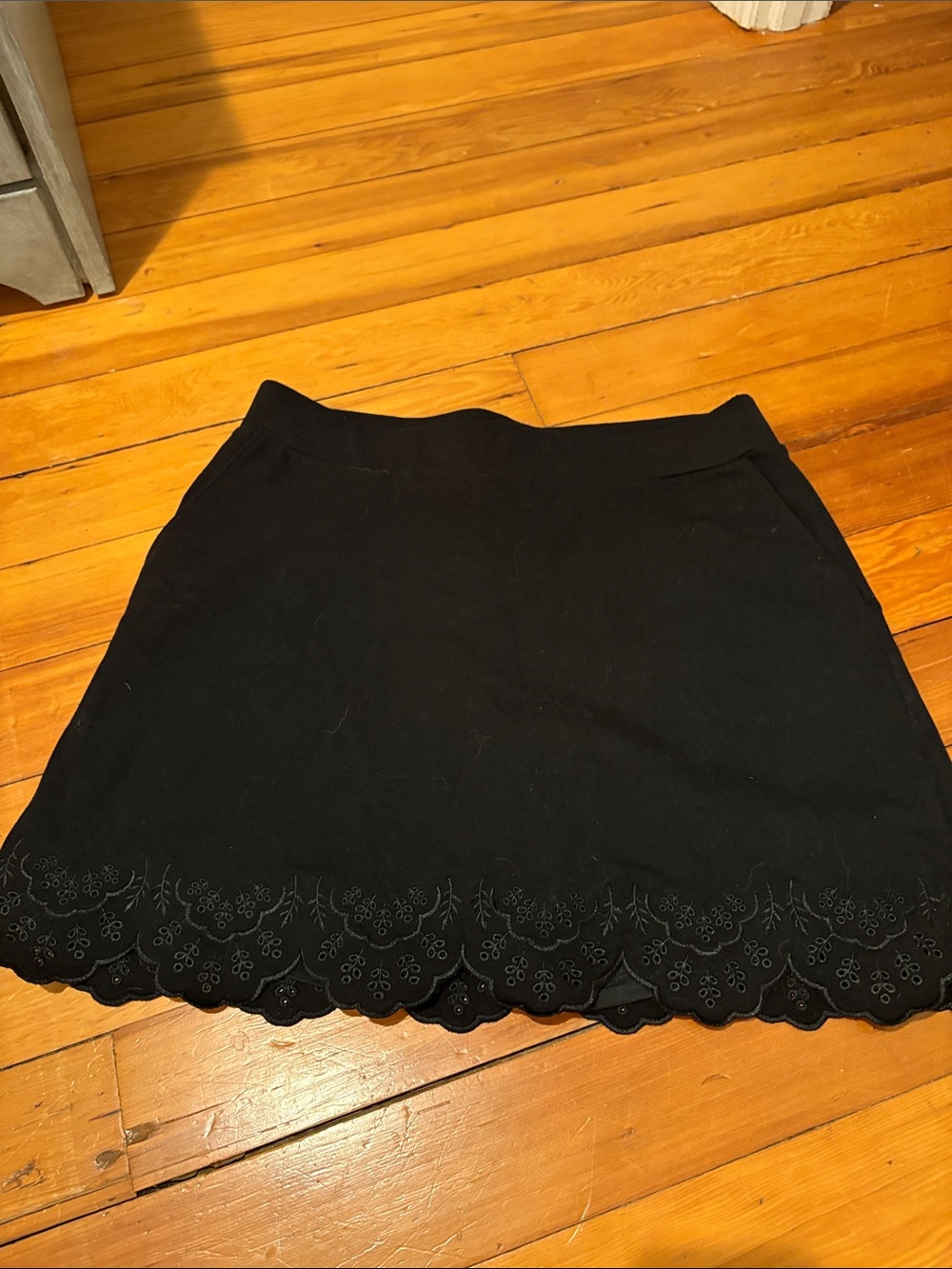 EUC Chico's 1 Black Skort with Scalloped Eyelet Hem